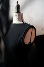 Load image into Gallery viewer, Woollen Gauze Mock Neck Singlet
