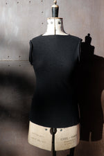 Load image into Gallery viewer, Woollen Gauze Mock Neck Singlet
