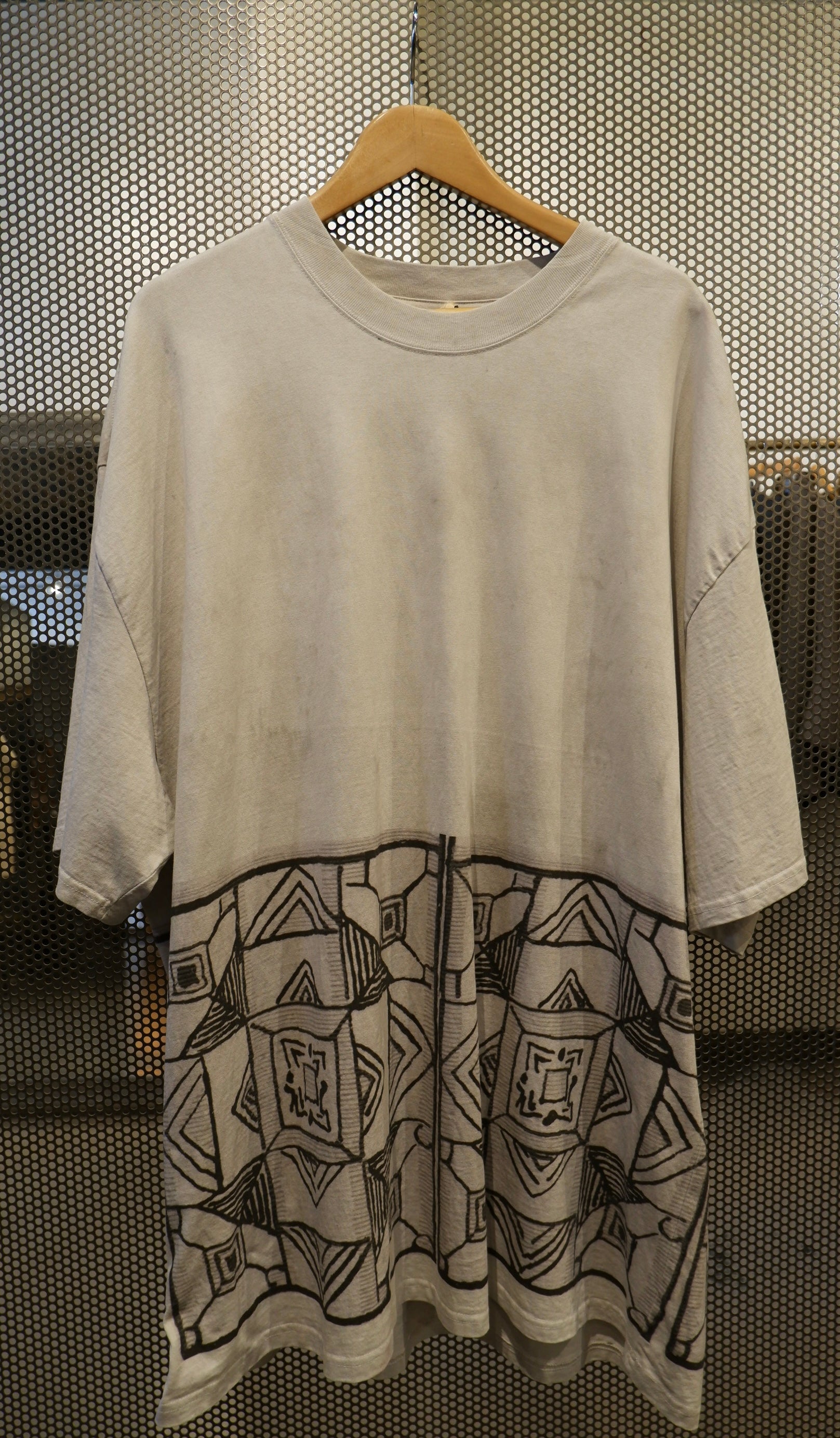 OCFTGRRDISGYP250 Oversized Cotton Tee Grey Distressed Treatment Gypset