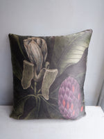Load image into Gallery viewer, MARK CATESBY MAGNOLIA CREAM SILK CUSHSVMCMAGCR40
