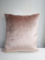 Load image into Gallery viewer, CUSHSVRTCRRO40 ROBERT THORNTON ROSES CREAM SILK
