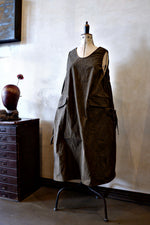 Load image into Gallery viewer, Froncé Réglable Chambermaid Dress
